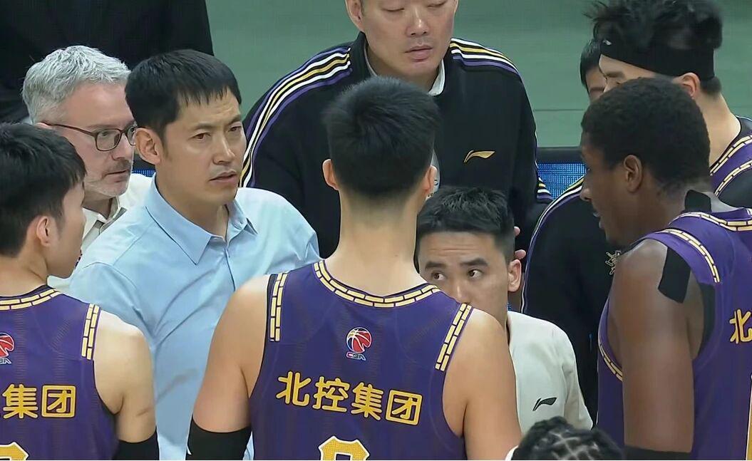 开云-北控男篮酝酿换帅，张庆鹏引管理层不满，已邀请杨鸣重新出山